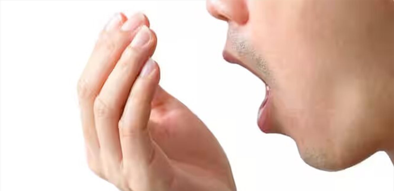 رائحة غريبة قد تكون علامة مبكرة للسرطان… ما الأعراض التي لا يجب تجاهلها؟