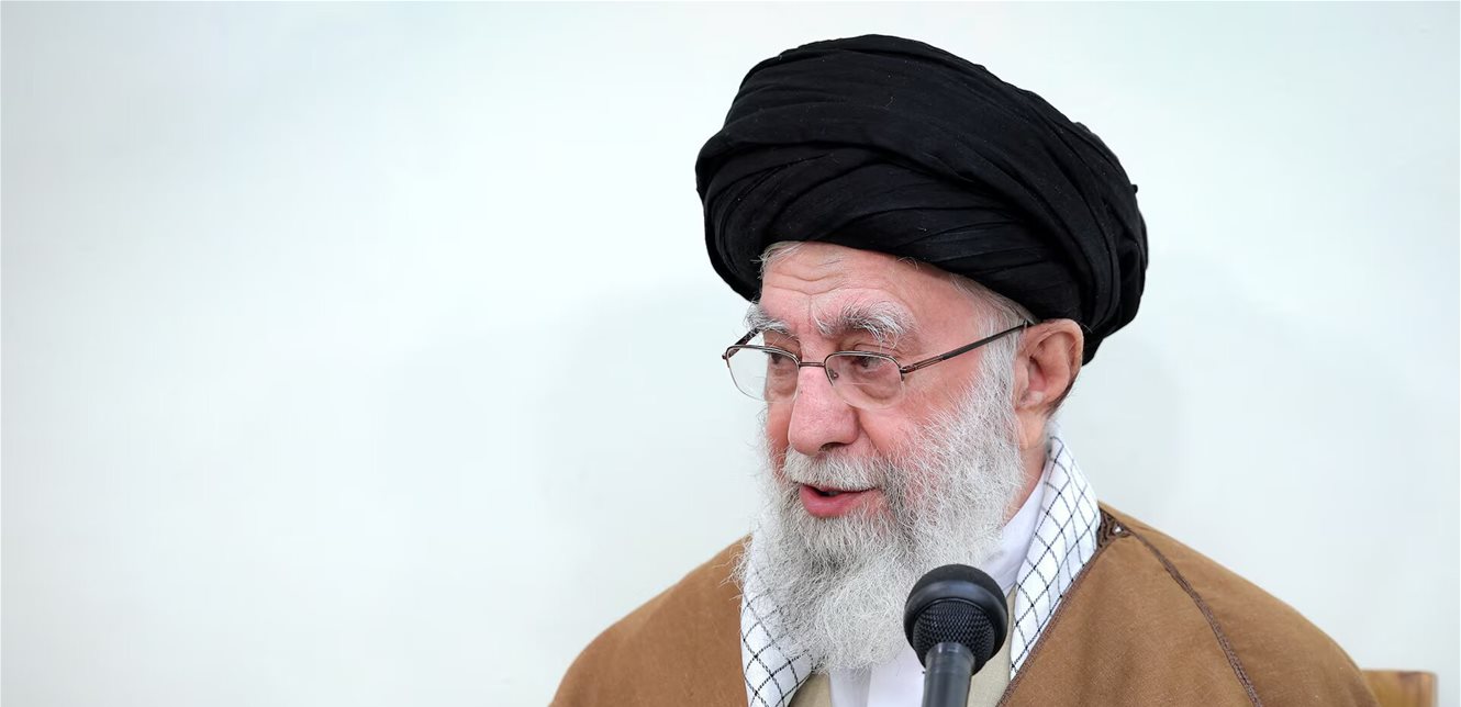 ماذا قيلَ في إذاعة إسرائيلية عن خامنئي؟ أمرٌ يعلنه باحث!