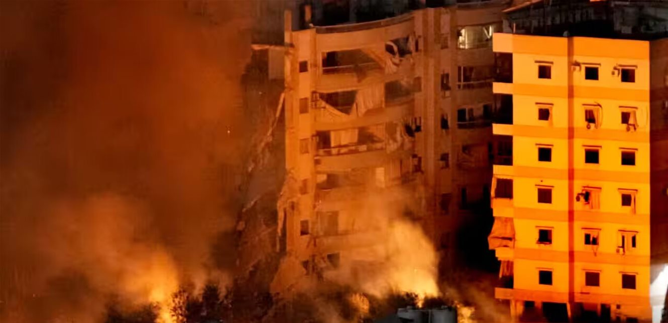 غارات ليلية جنوباً.. شهداء ودمار (فيديو)