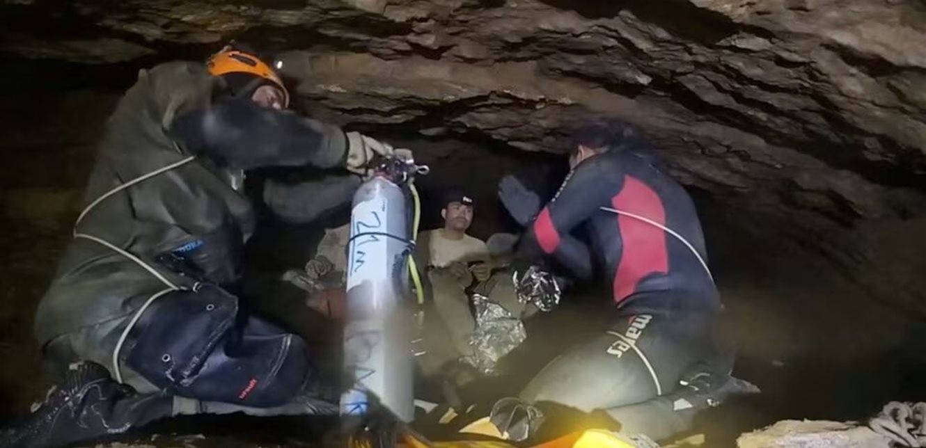 في لاوس.. إنقاذ أشخاص علقوا داخل كهف غمرته المياه
