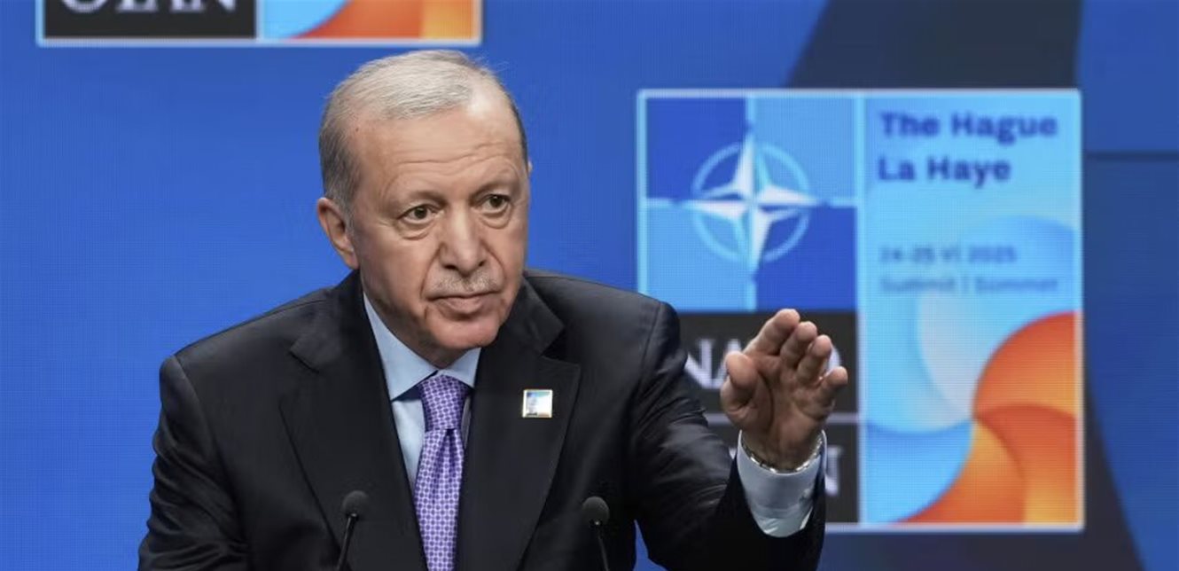 اردوغان قدّم هدايا غير اعتيادية ومُثيرة للجدل لقادة الناتو!